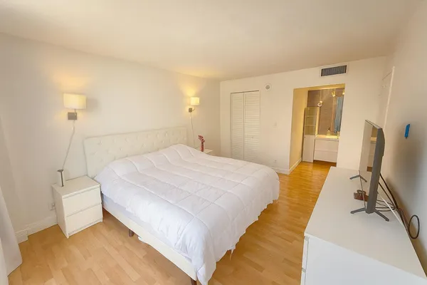 $2,300 | 16909 North Bay Road, Unit 507, Sunny Isles Beach, FL 33160