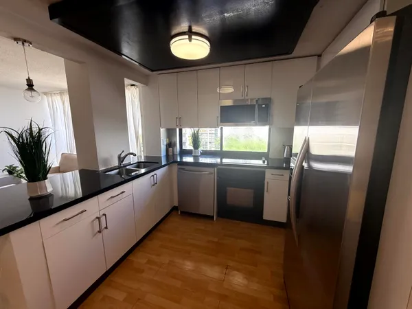 $2,300 | 16909 North Bay Road, Unit 507, Sunny Isles Beach, FL 33160