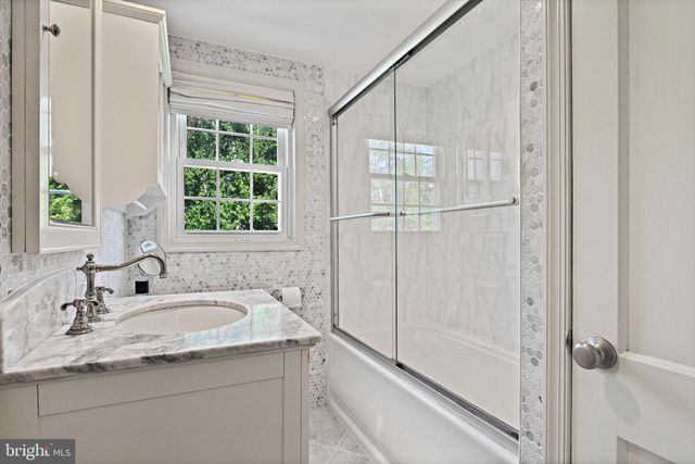 $1,600,000 | 1451 Pathfinder Lane, McLean, VA 22101