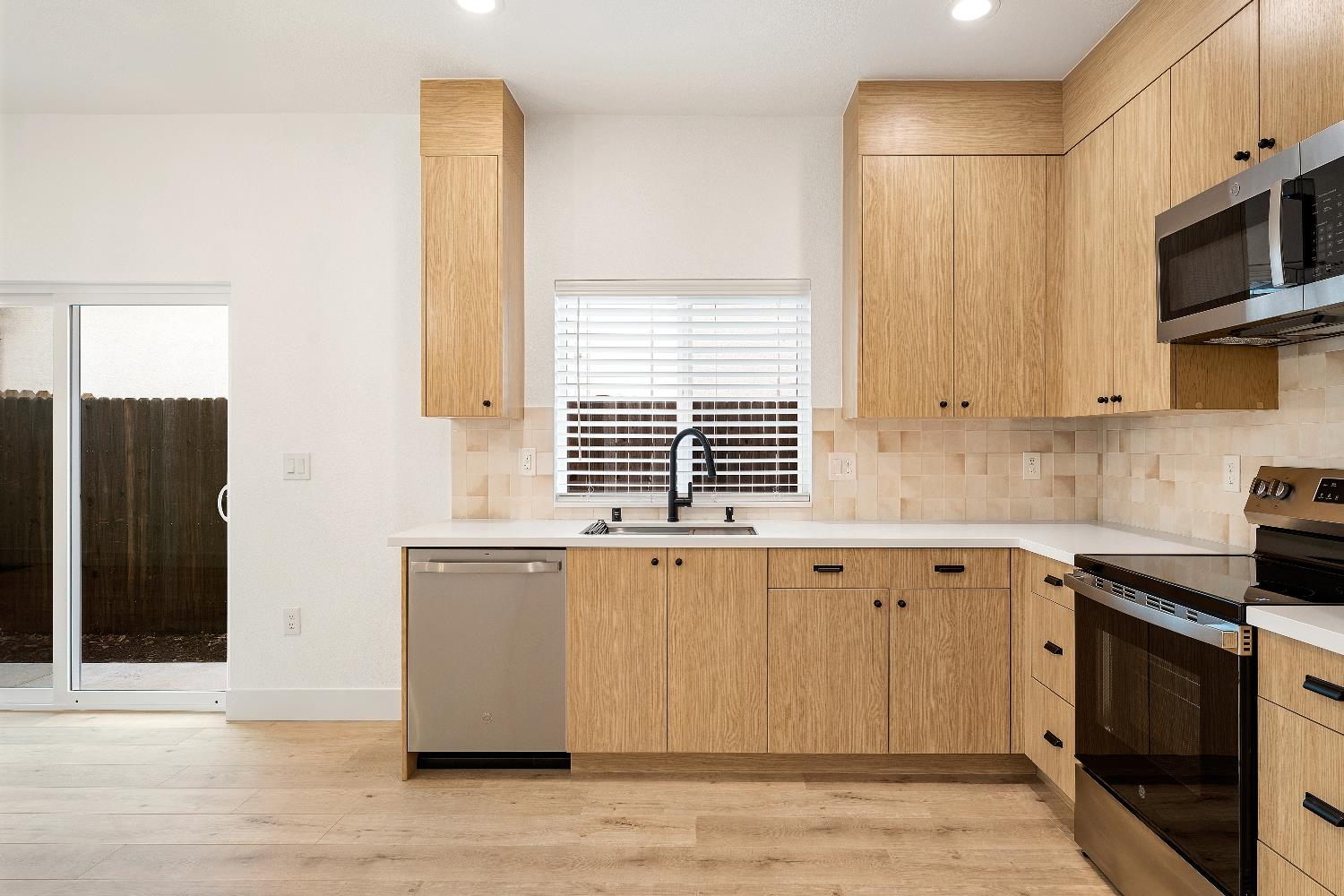 3912 Elm Street Sacramento, CA 95838 - Photo 10 of 41