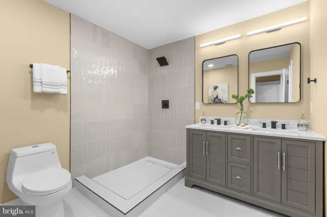 a en suite bathroom with a toilet a sink and mirror