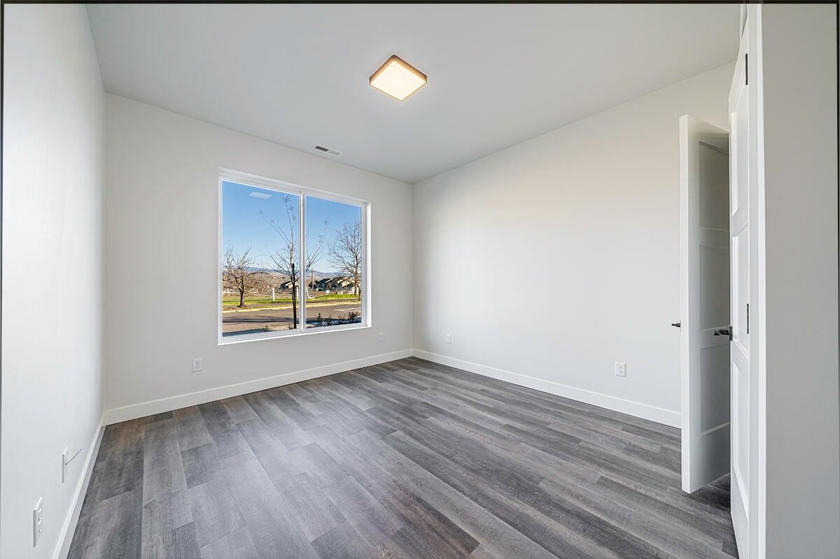 165 Suncrest Road Talent, OR 97540 - Photo 10 of 30 DSC00986-Edit