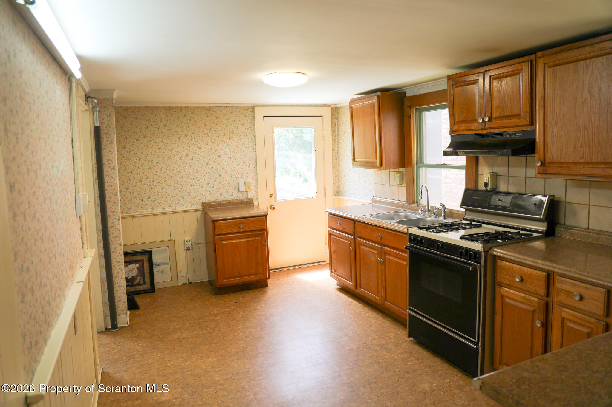 816 Moosic Street Scranton, PA 18505 - Photo 11 of 19 11 (19)