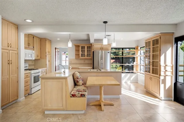 $1,150,000 | 6553 Smoke Tree Avenue, Oak Park, CA 91377
