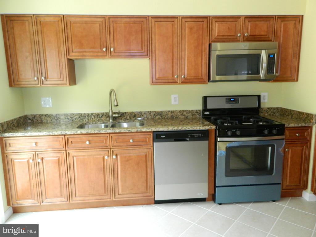 14817 Winding Loop Woodbridge, VA 22191 - Photo 13 of 30 Kitchen