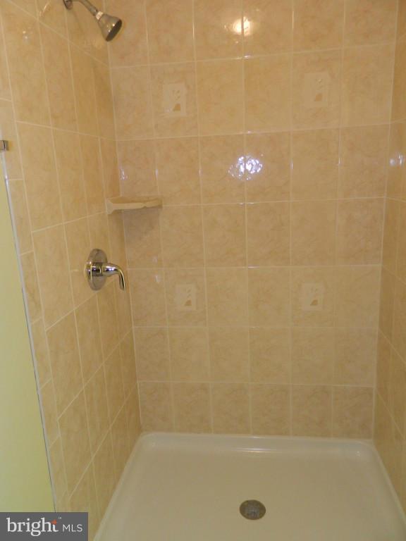 14817 Winding Loop Woodbridge, VA 22191 - Photo 18 of 30 Bath