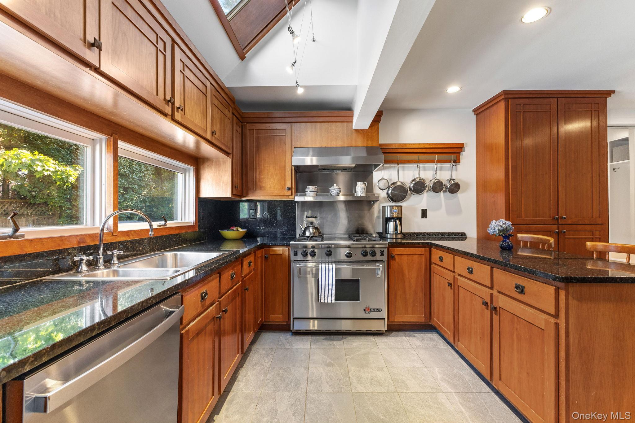 7 Avon Road Bronxville, NY 10708 - Photo 16 of 32