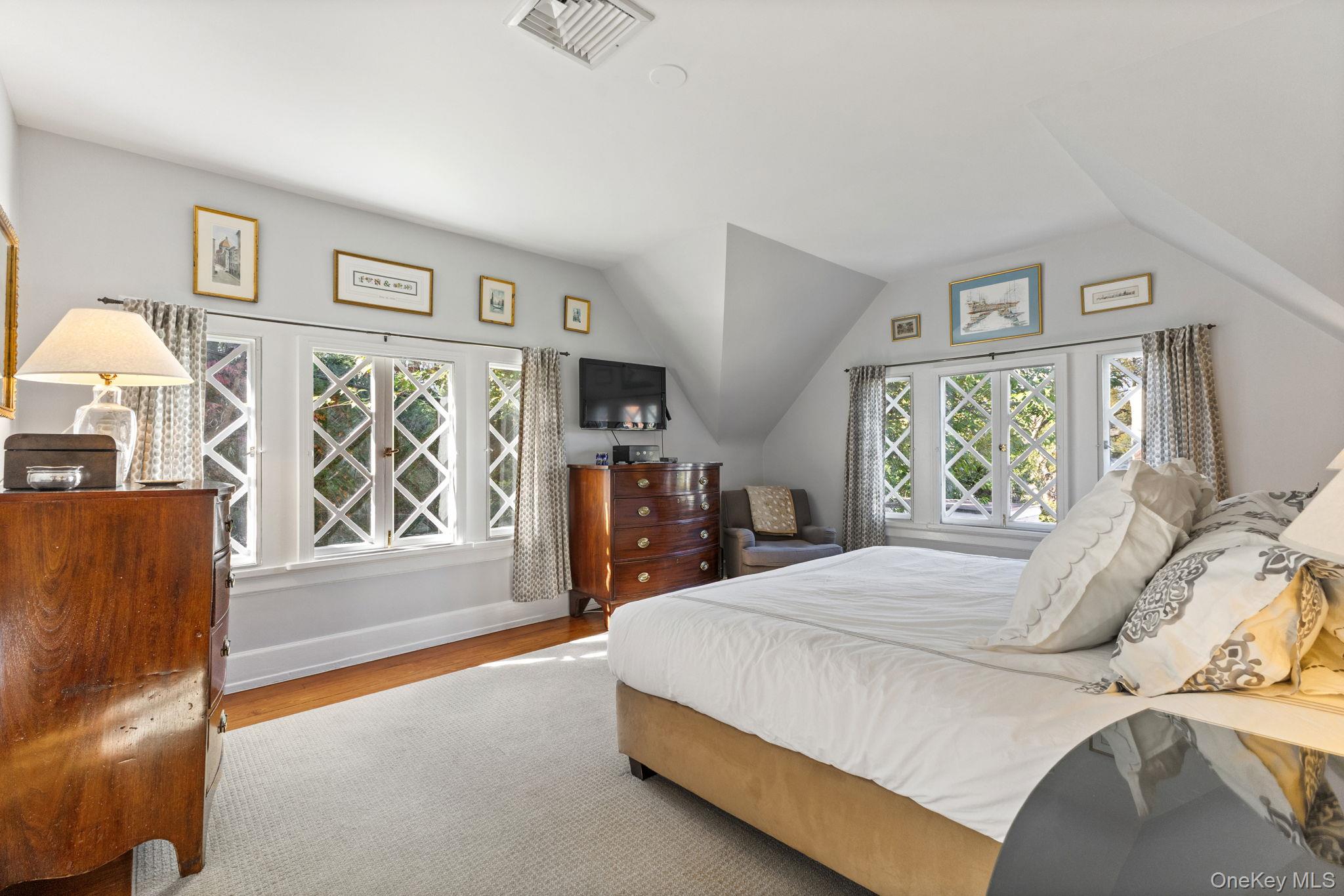 7 Avon Road Bronxville, NY 10708 - Photo 19 of 32