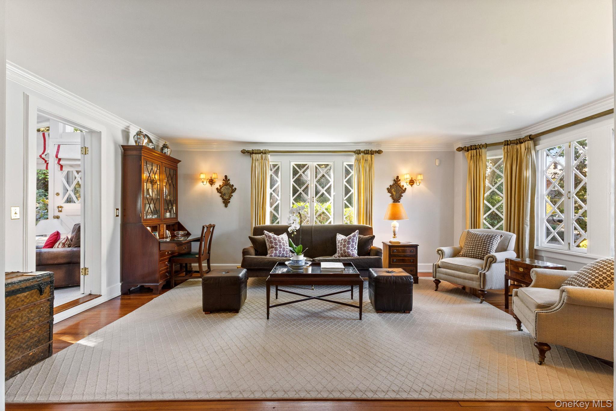 7 Avon Road Bronxville, NY 10708 - Photo 4 of 32