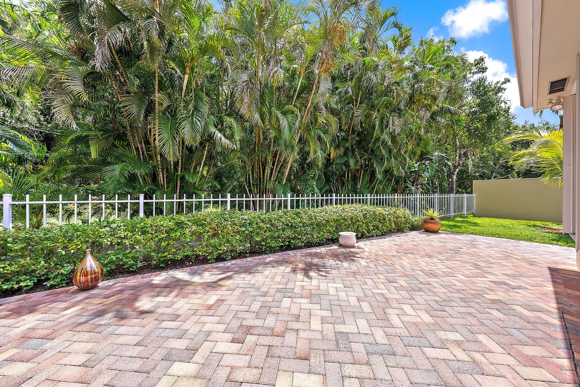 124 South Hampton Drive Jupiter, FL 33458 - Photo 31 of 39 a view of a park with a large trees