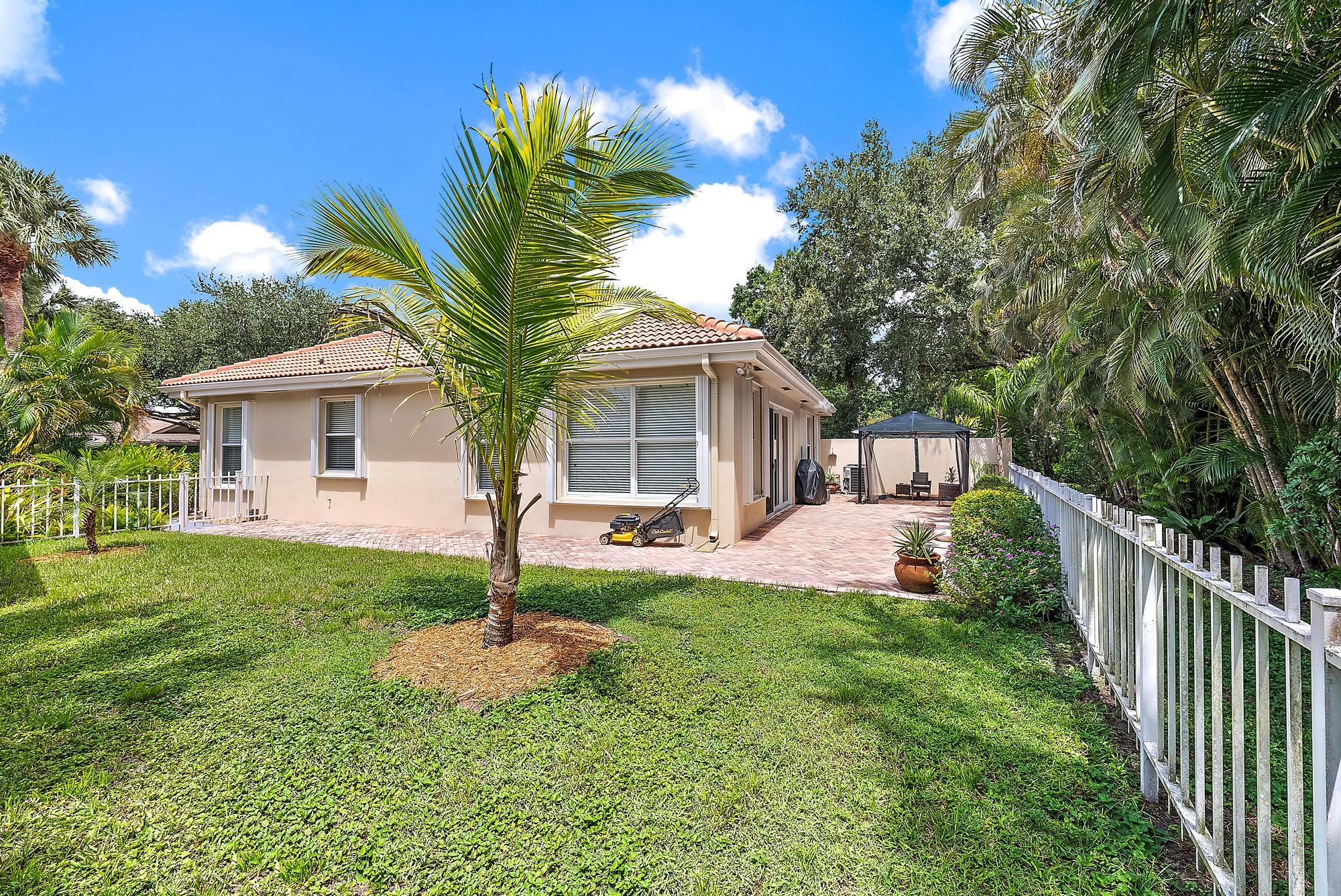 124 South Hampton Drive Jupiter, FL 33458 - Photo 35 of 39 a front view of a house with yard and green space