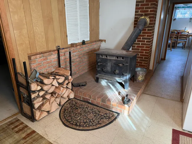 a picture of a fireplace