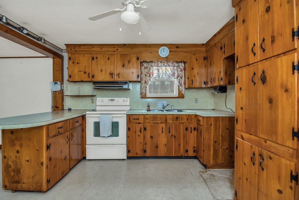 1804 Wellington Road Manchester, NH 03104 - Photo 11 of 40 Gallery Image 11