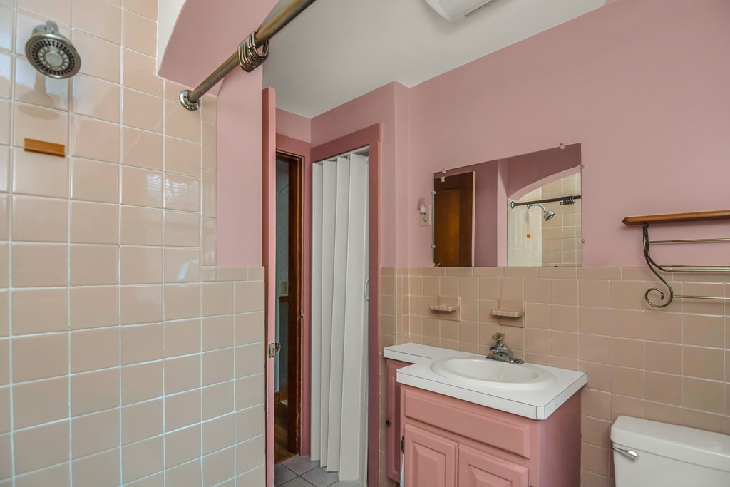 1804 Wellington Road Manchester, NH 03104 - Photo 15 of 40 Gallery Image 15