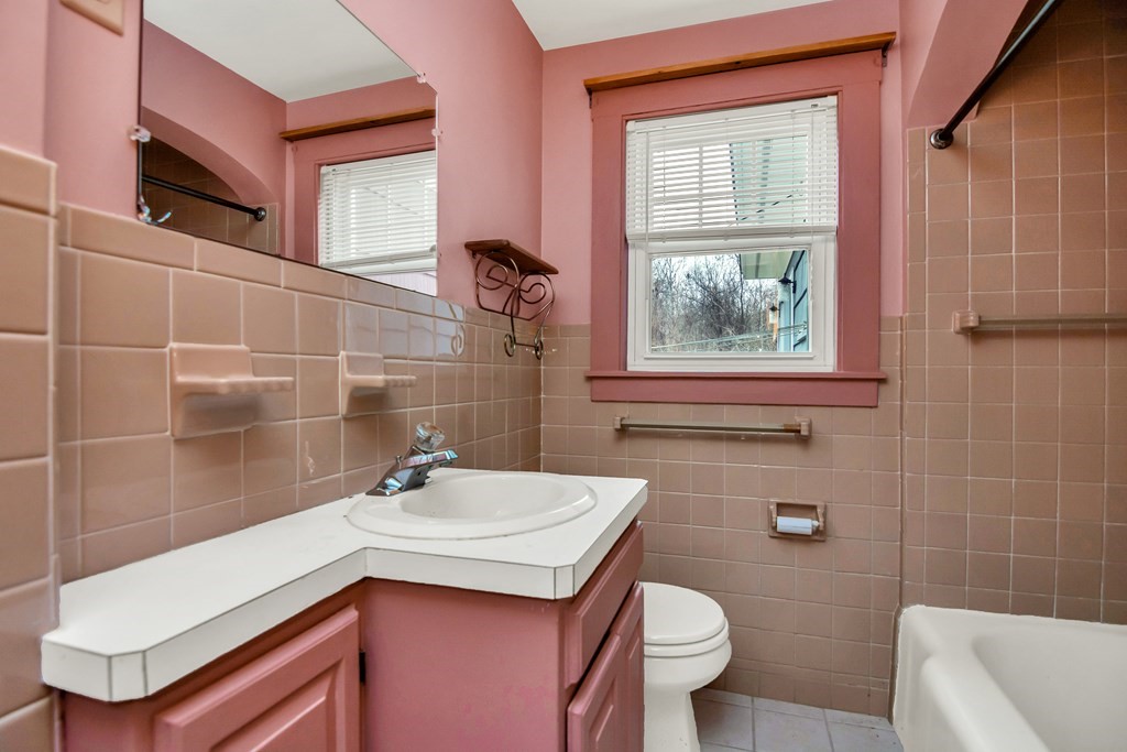 1804 Wellington Road Manchester, NH 03104 - Photo 16 of 40 Gallery Image 16
