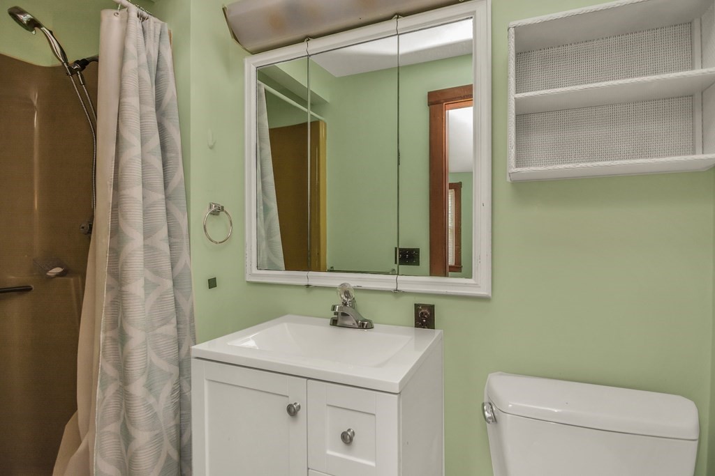 1804 Wellington Road Manchester, NH 03104 - Photo 20 of 40 Gallery Image 20