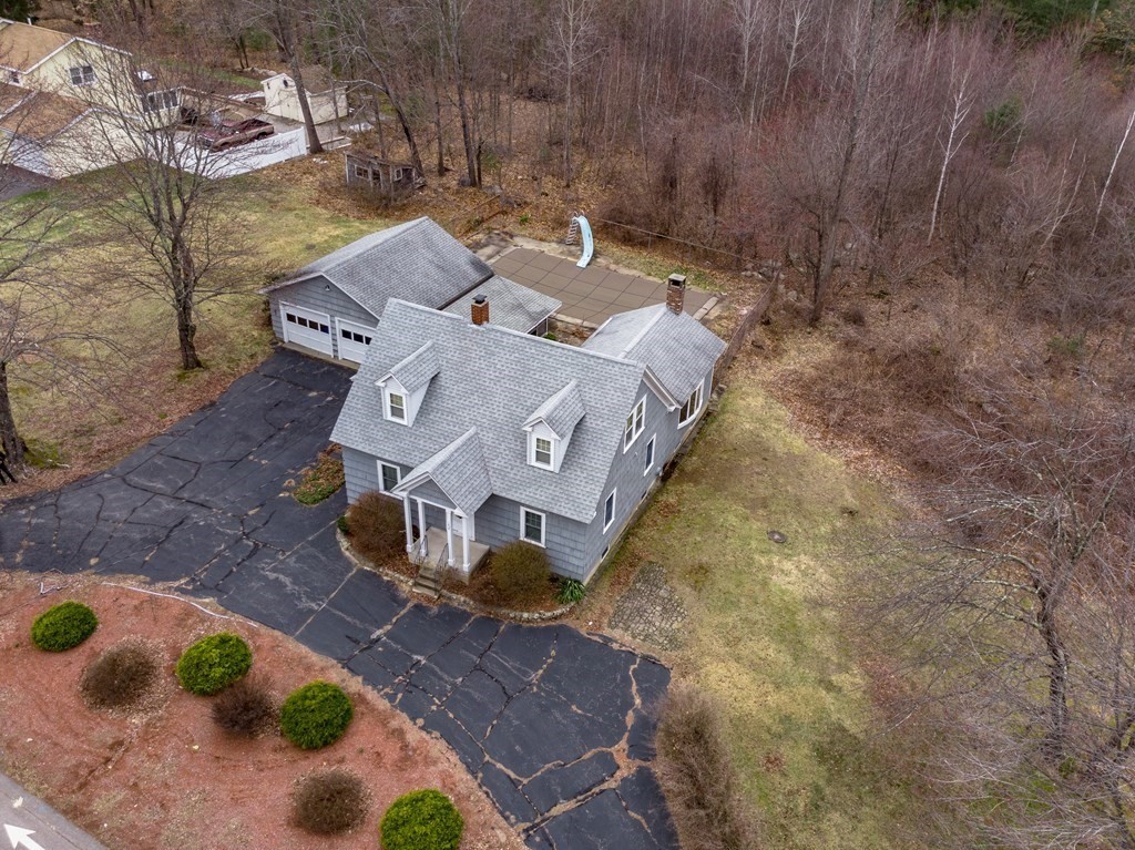 1804 Wellington Road Manchester, NH 03104 - Photo 4 of 40 Gallery Image 4