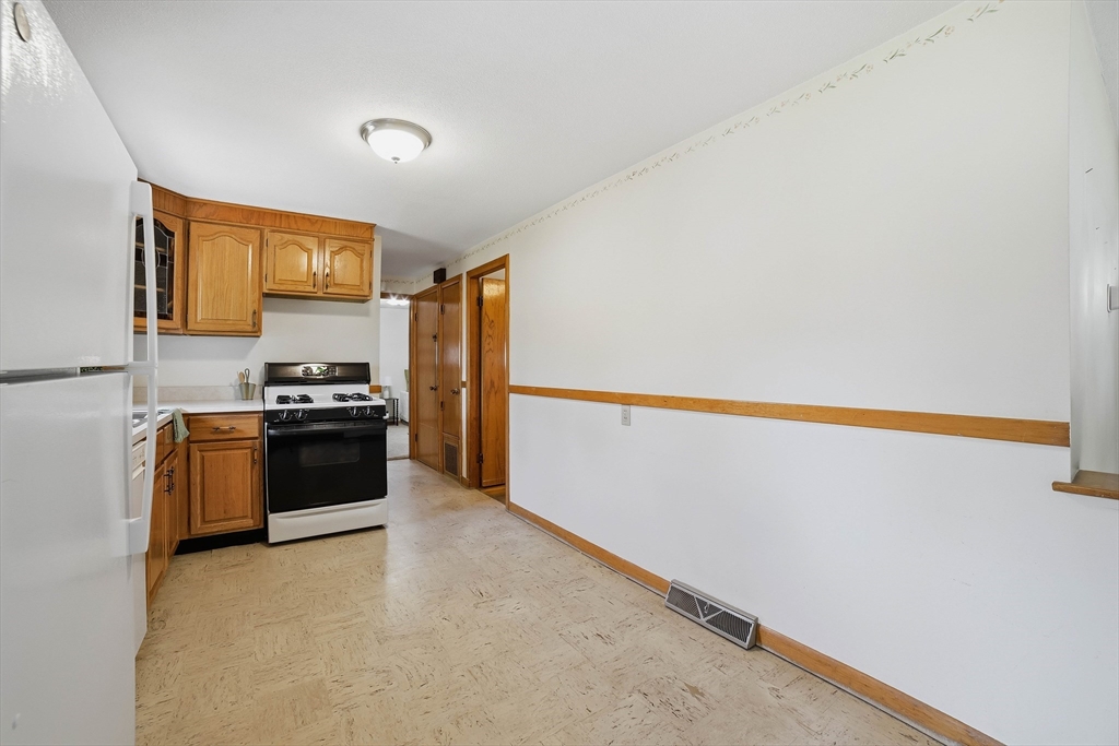 65 Clover Street Worcester, MA 01603 - Photo 10 of 25