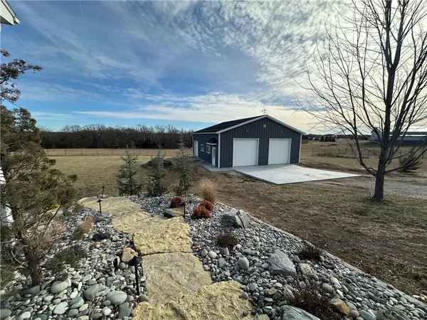 $659,000 | 17368 254th Street, Tonganoxie, KS 66086