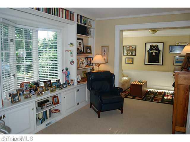 809 Arbor Road Winston-Salem, NC 27104 - Photo 2 of 16 Living Room.