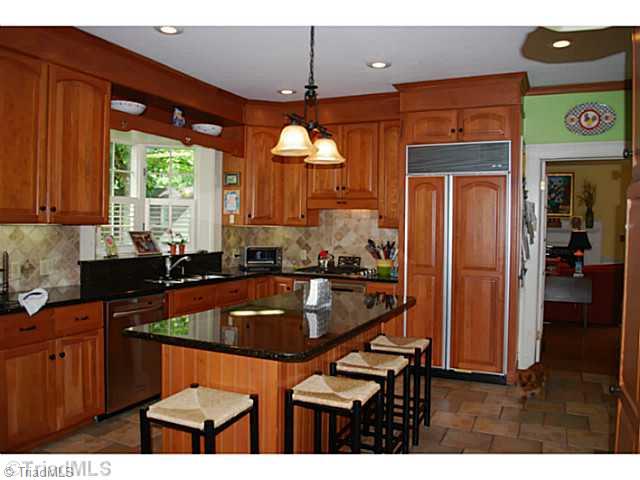 809 Arbor Road Winston-Salem, NC 27104 - Photo 13 of 16 Kitchen.