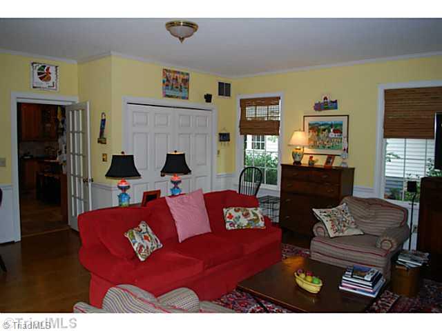 809 Arbor Road Winston-Salem, NC 27104 - Photo 5 of 16 Living Room.