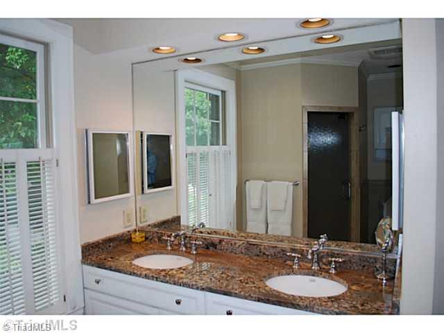 809 Arbor Road Winston-Salem, NC 27104 - Photo 7 of 16 Master Bath/Spa.