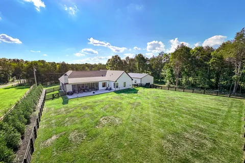 $1,650,000 | 2207 Carpenter Bridge Road, Columbia, TN 38401