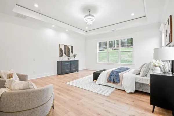 a en suite bathroom with a shower