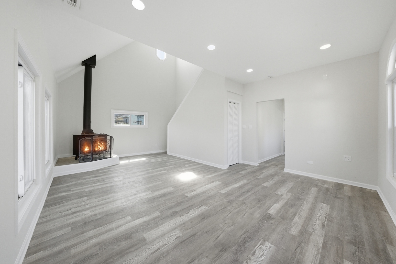 400 South Hebbard Street Joliet, IL 60433 - Photo 4 of 19