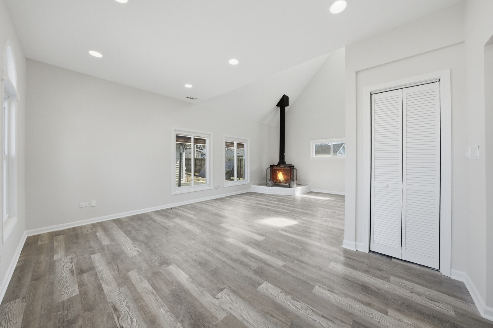 400 South Hebbard Street Joliet, IL 60433 - Photo 5 of 19