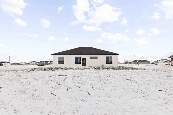 $495,000 | 215 Emma Court, Mapleton, ND 58059