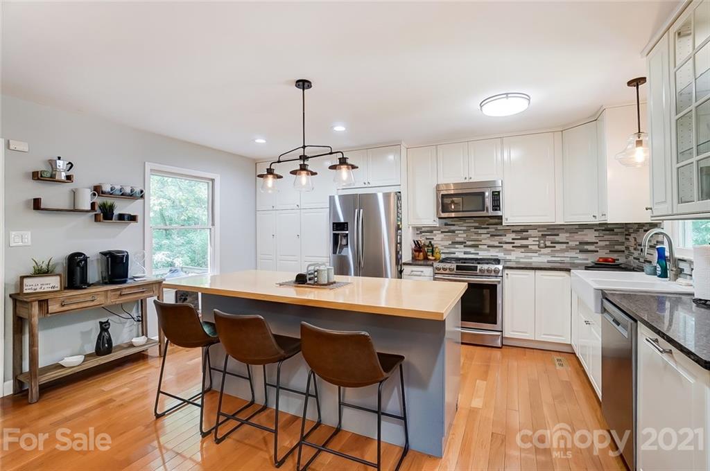 11631 Abernathy Road Charlotte, NC 28216 - Photo 12 of 46 Gallery Image 12