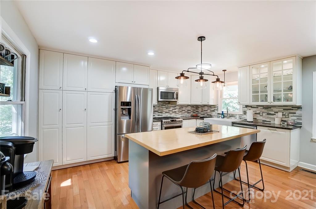 11631 Abernathy Road Charlotte, NC 28216 - Photo 13 of 46 Gallery Image 13