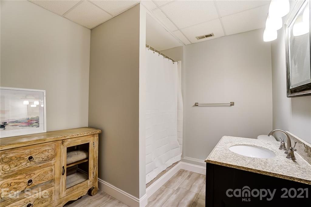 11631 Abernathy Road Charlotte, NC 28216 - Photo 31 of 46 Gallery Image 31