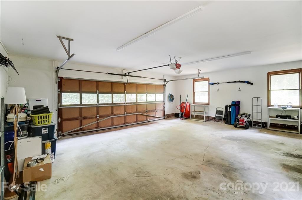 11631 Abernathy Road Charlotte, NC 28216 - Photo 33 of 46 Gallery Image 33