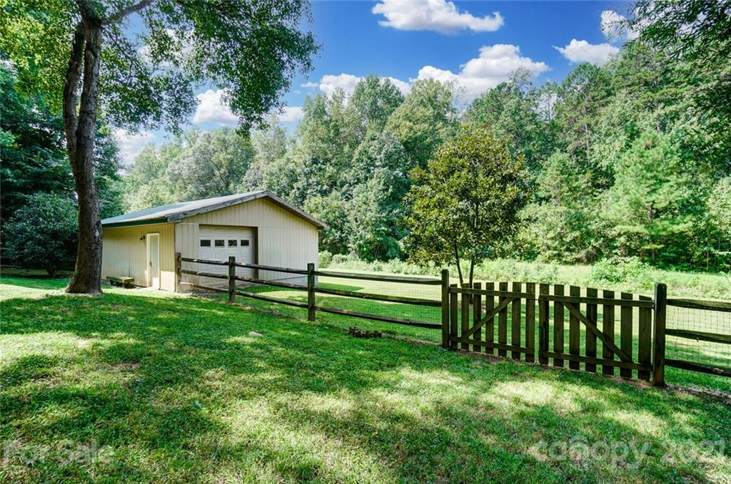 11631 Abernathy Road Charlotte, NC 28216 - Photo 42 of 46 Gallery Image 42