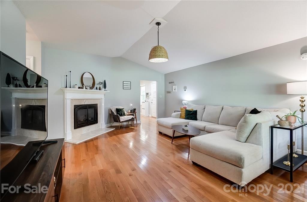 11631 Abernathy Road Charlotte, NC 28216 - Photo 10 of 46 Gallery Image 10