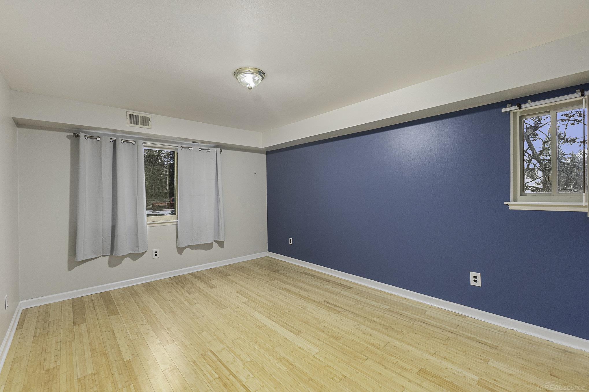 1673 Riverside Drive Rochester, MI 48309 - Photo 13 of 19 50130989-623D7529-EB9D-404B-AA75-358D80F87799.JPG