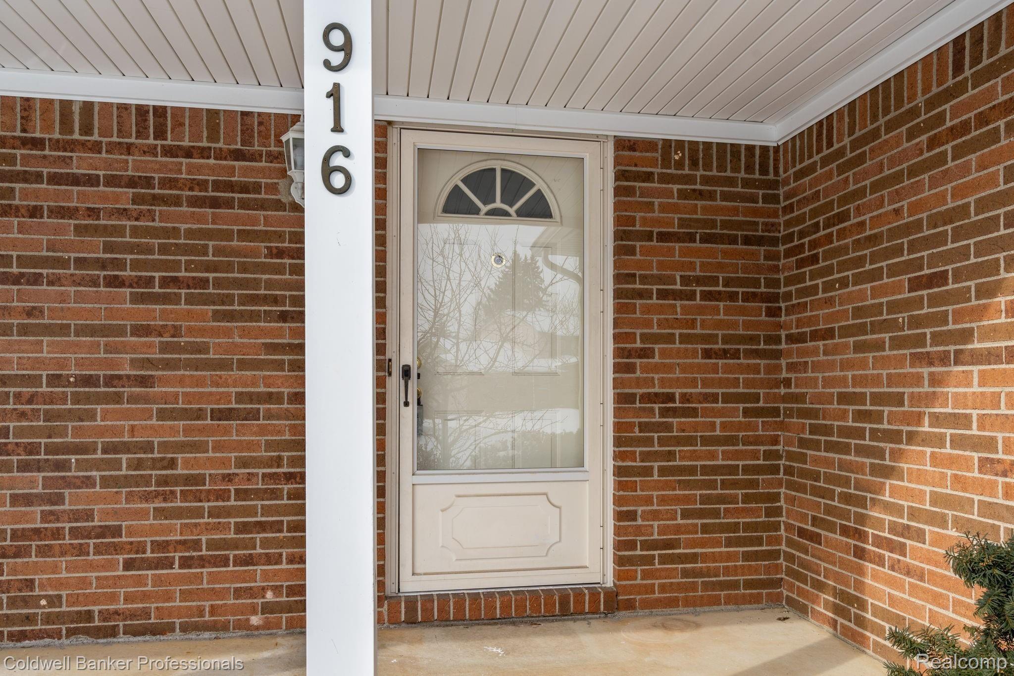 4-web-or-mls-916-Dickson-Ln-4.jpg