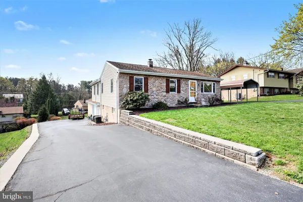 $319,900 | 7833 Dewey Drive, Harrisburg, PA 17112