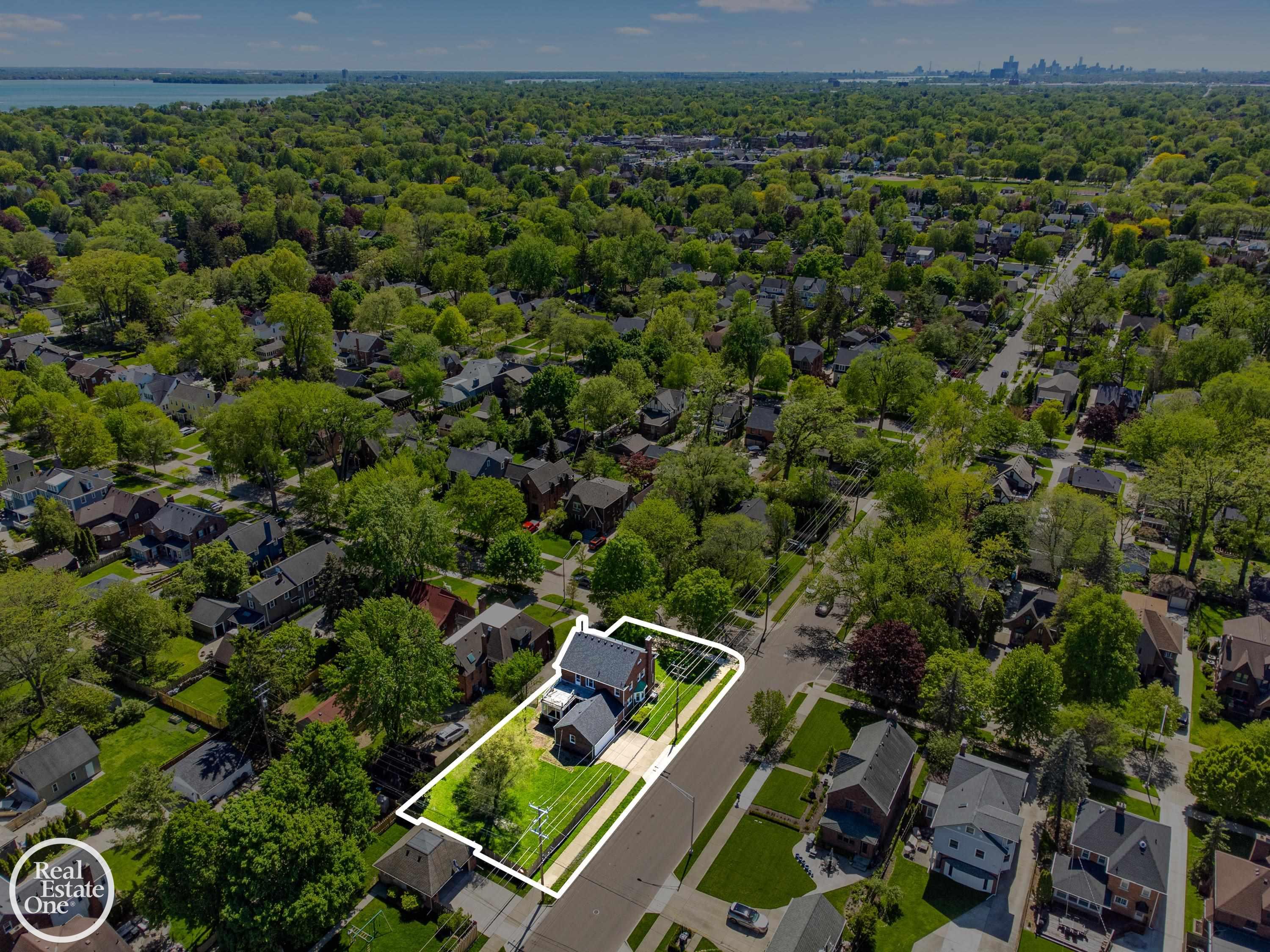 682 Lincoln Road Grosse Pointe, MI 48230 - Photo 16 of 45 50141644-89baec08-929e-4960-b3f1-8c063f51365a.JPG