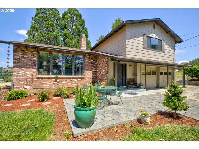 $645,000 | 270 Glenwood Court, Roseburg, OR 97471