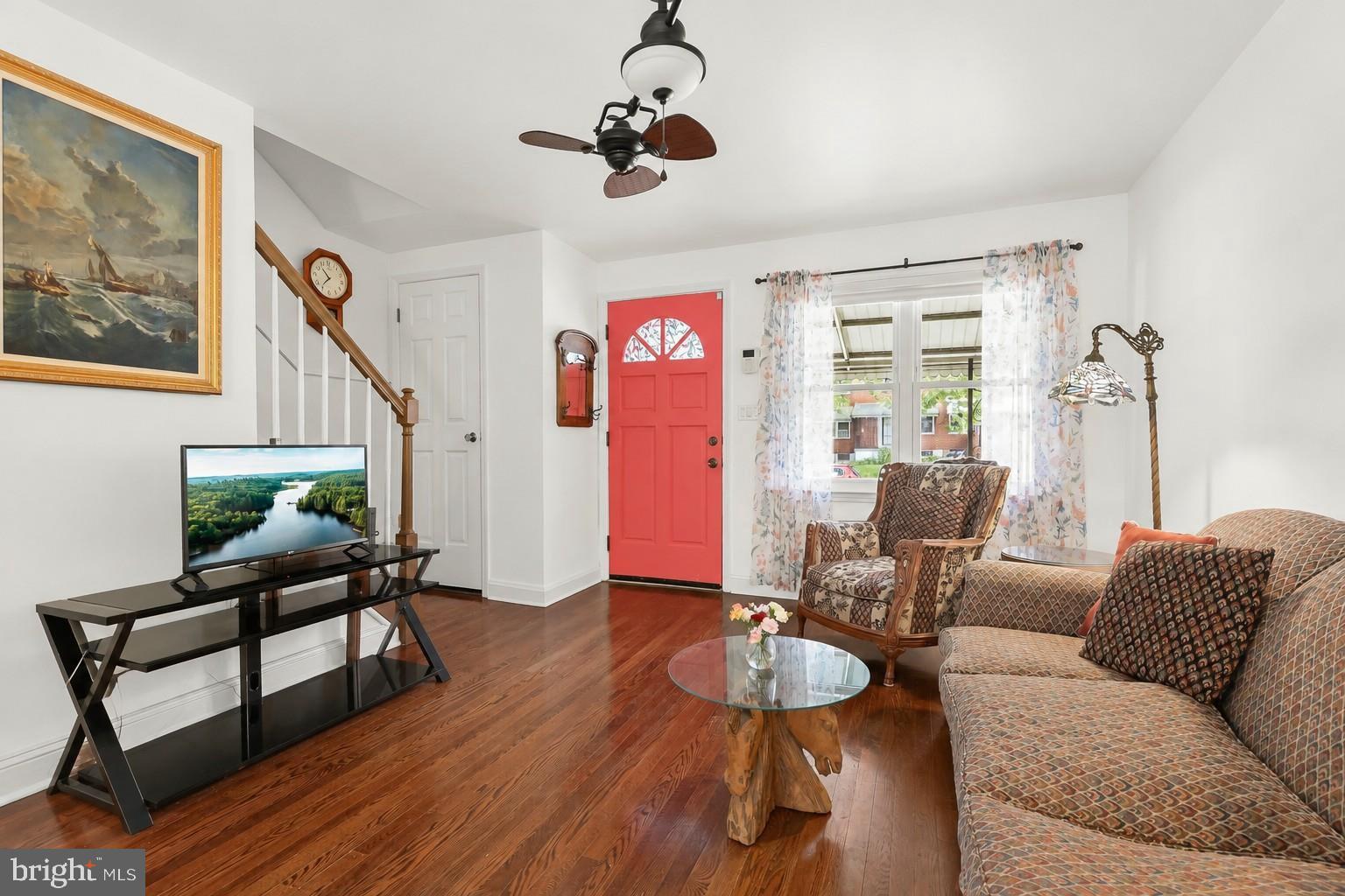 309 Leeanne Road Baltimore, MD 21221 - Photo 6 of 42 Living Room