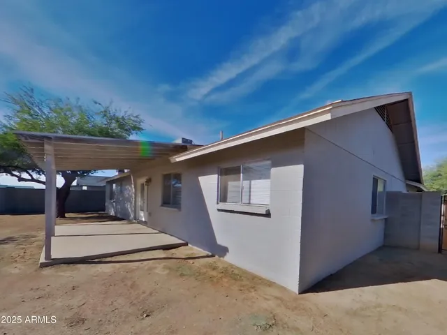 a view of a house with porch
