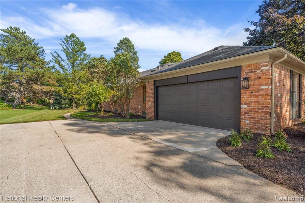413 Cypress Road Rochester Hills, MI 48309 - Photo 4 of 50