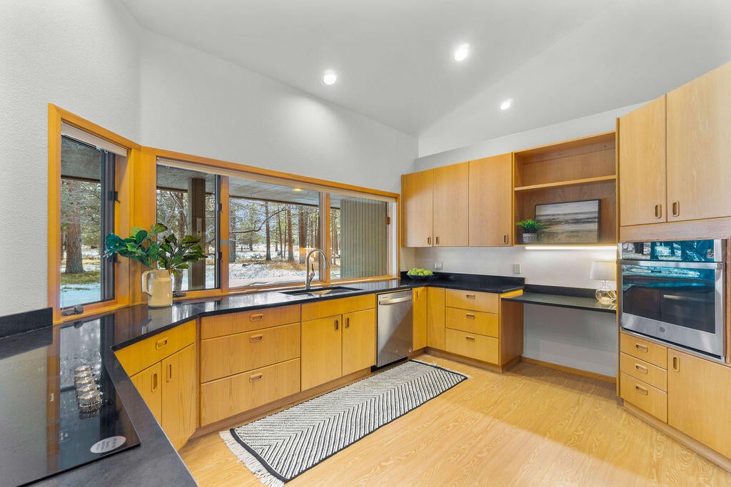 60013 West Ridgeview Drive Bend, OR 97702 - Photo 12 of 43 Tons of room for the chef! Enjoy new Quartz countertops, stainless appliances and Sub Zero refrigerator.