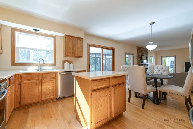 $650,000 | 126 South Fiore Parkway, Vernon Hills, IL 60061