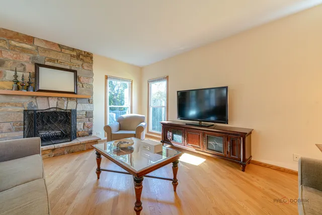 $650,000 | 126 South Fiore Parkway, Vernon Hills, IL 60061