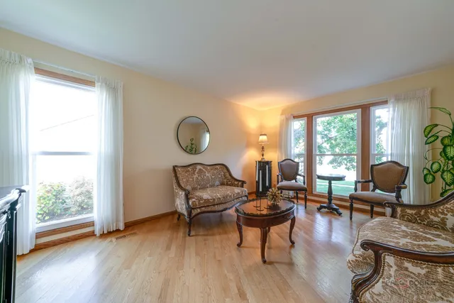 $650,000 | 126 South Fiore Parkway, Vernon Hills, IL 60061